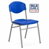 Silla escolar Clase 4 fabricada bajo la norma NTC 4641 con asiento y espaldar en polipropileno azul y estructura metálica para colegios, escuelas, bibliotecas y auditorios en Colombia.